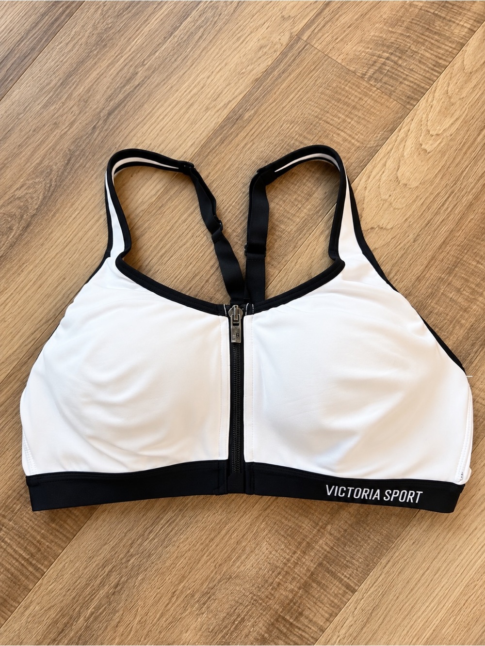 Victoria’s Secret Victoria Sport Knockout Front-Close Sports Bra 34B/C75 White